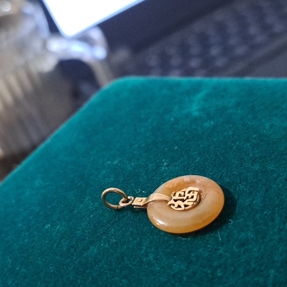 14K Yellow Gold Vintage Chinese Pendant